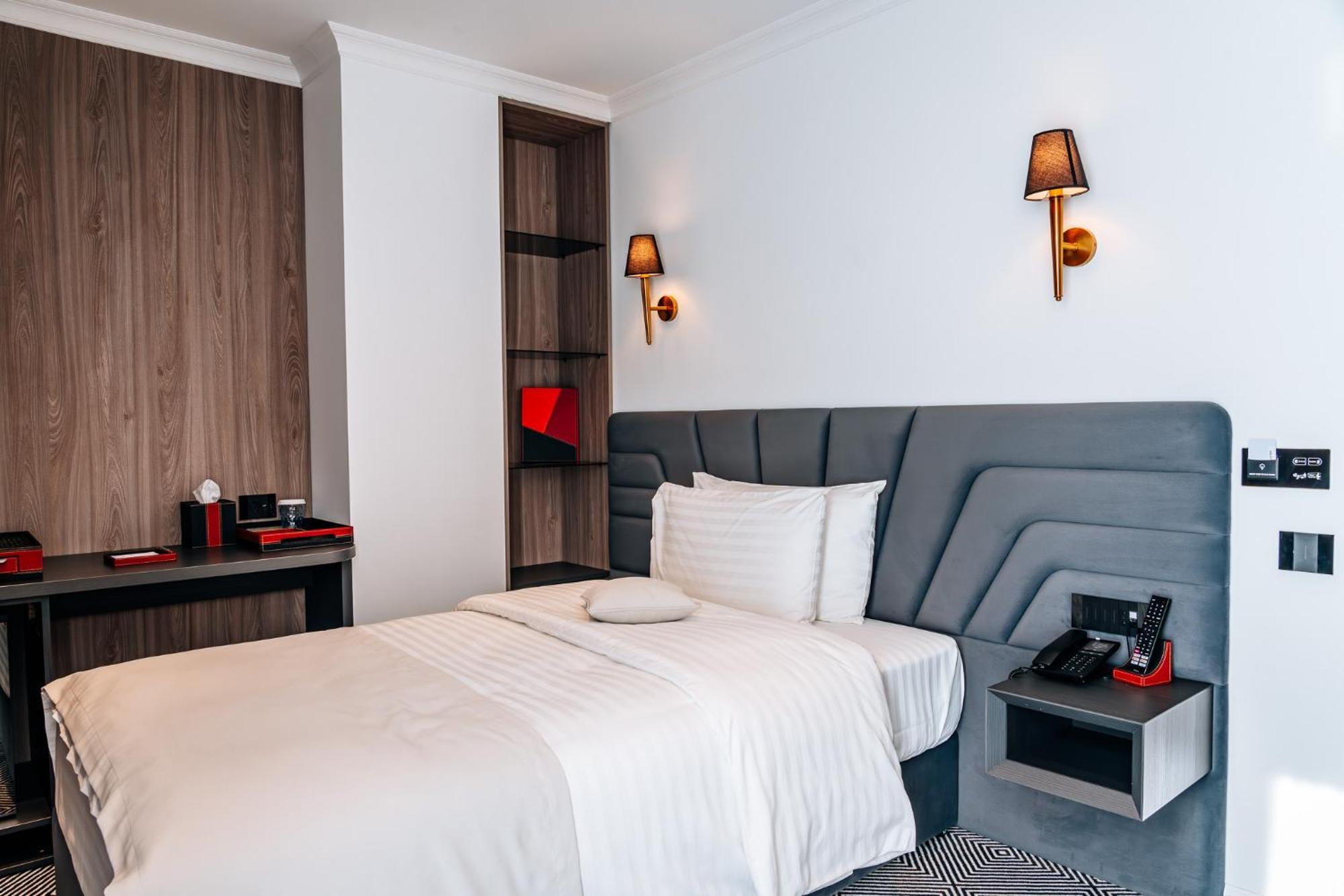 Sky Airport Hotel كلوج-نابوكا الغرفة الصورة
